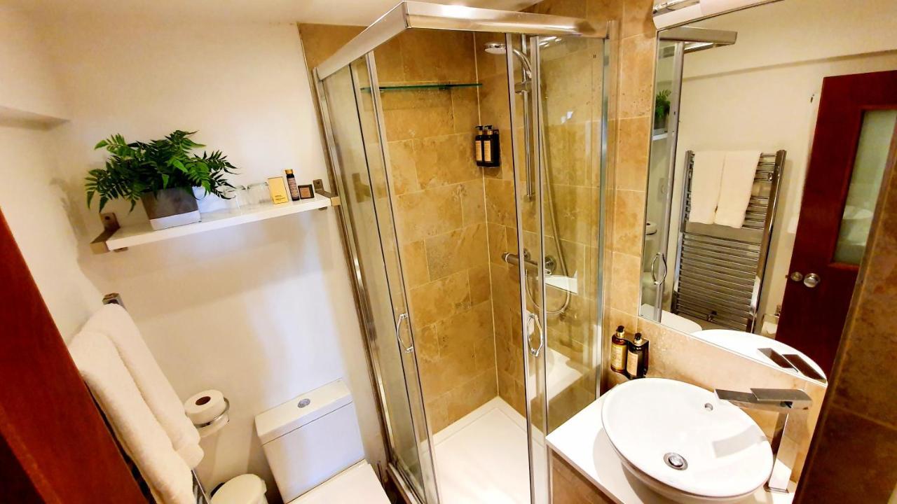 A Room With A View Brighton Exterior photo A shower cubicle