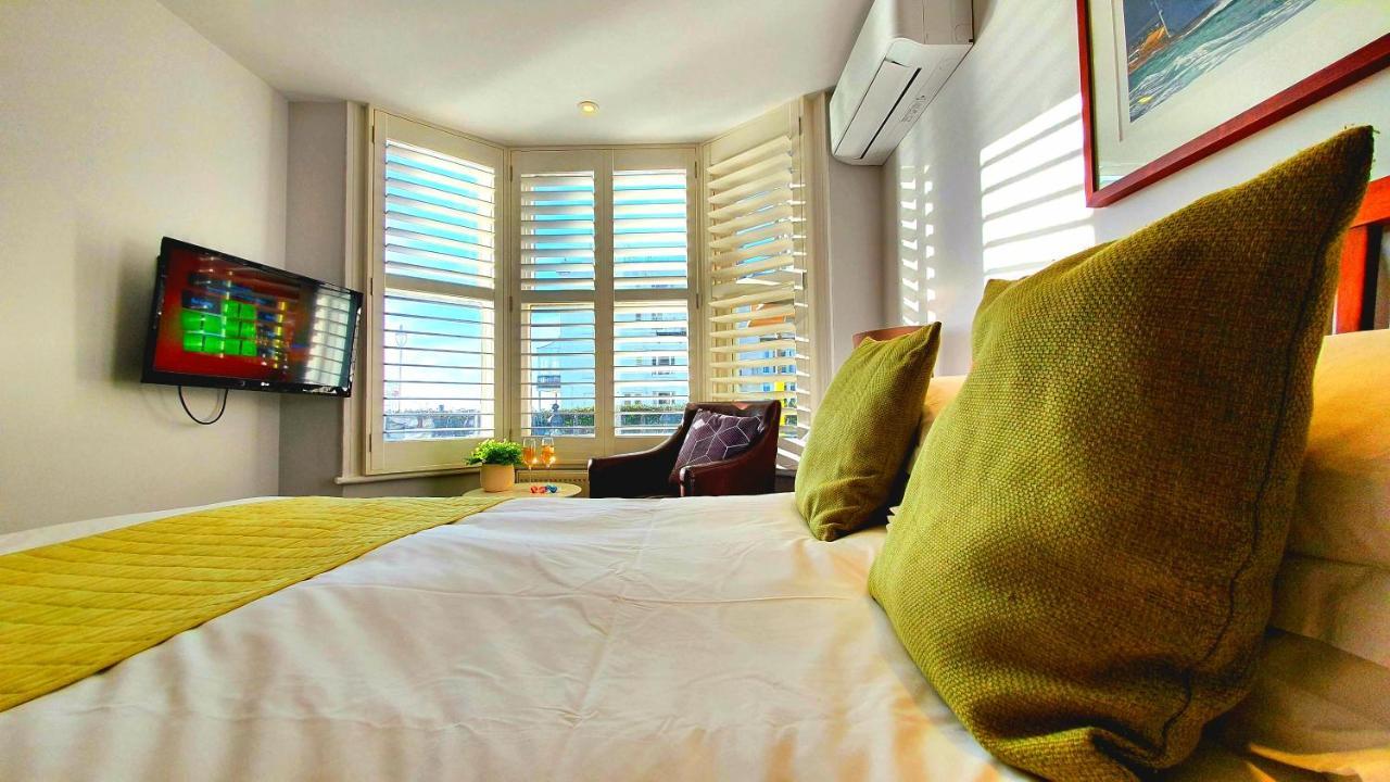 A Room With A View Brighton Exterior photo A bedroom at the hotel